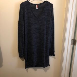 Long sleeve sweater.